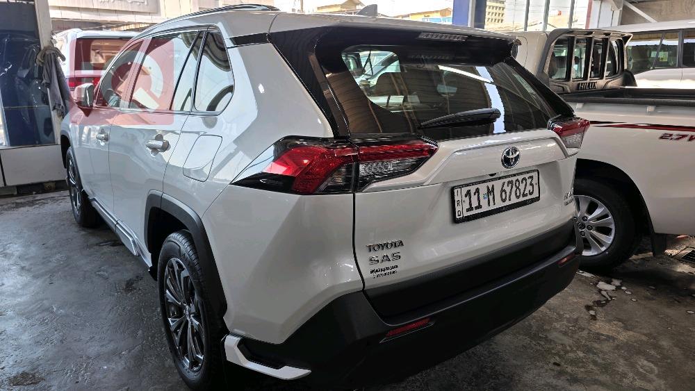 تۆیۆتا ڕاڤ 4